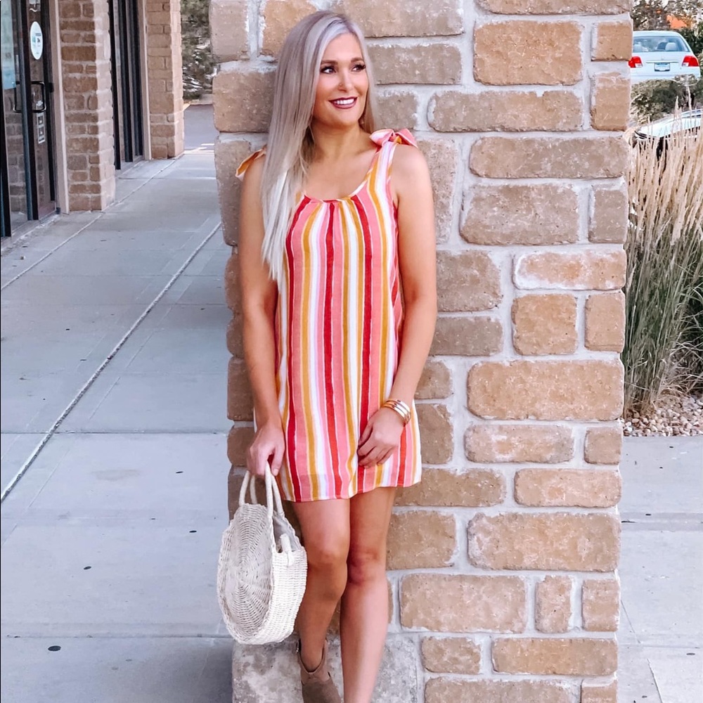 Shop the mint dress - Picture 2 of 3